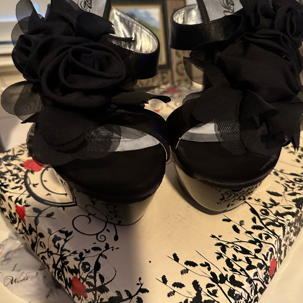 Wild Rose shoes 8.5